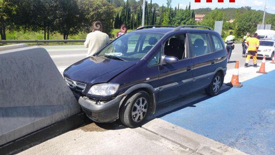 Un detingut sense carnet a l&#039;AP-7 que va septuplicar la taxa d&#039;alcoholèmia i va accidentar-se