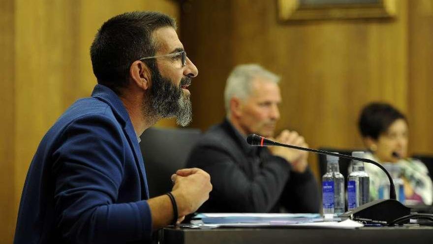 Francisco Vilariño durante una intervención en el pleno del pasado viernes. // Bernabé/Javier Lalín