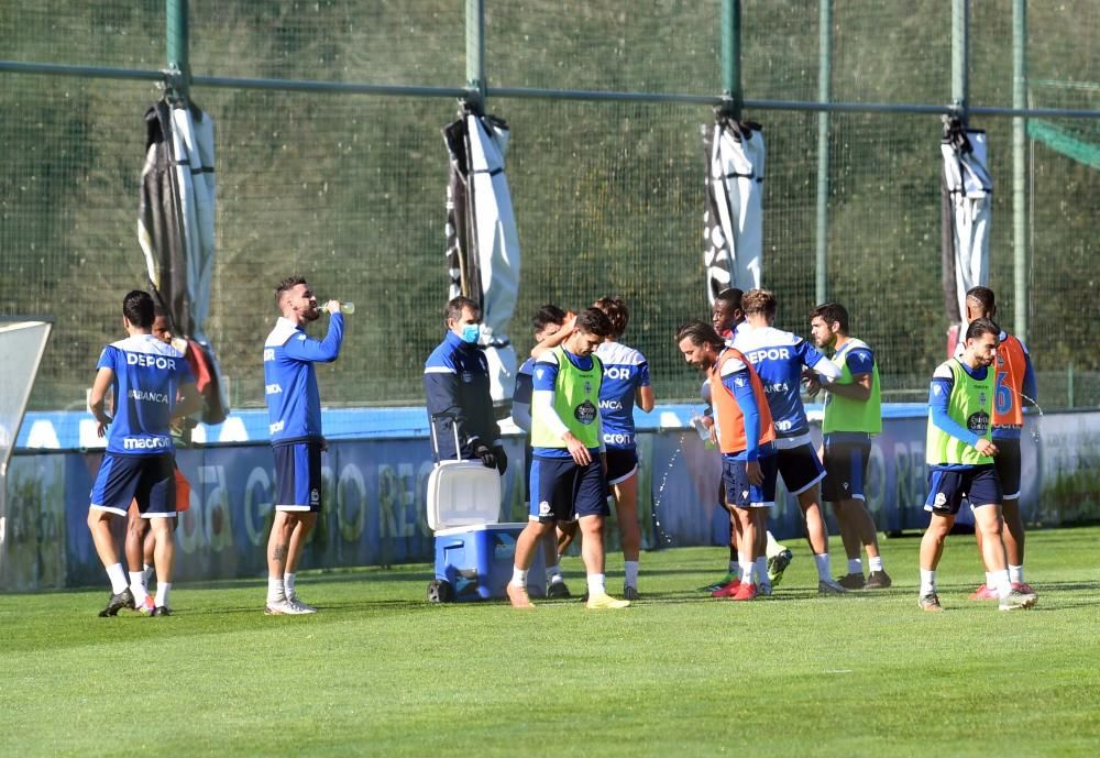 El Deportivo regresa a los entrenamientos con cuatro futbolistas al margen