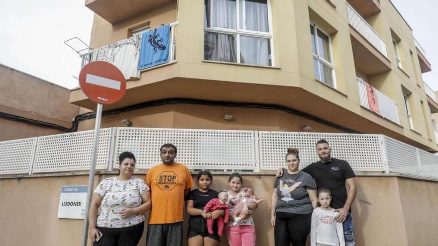 Un fondo buitre vinculado a un hijo de José María Aznar pugna por desahuciar a tres familias de un barrio de Palma