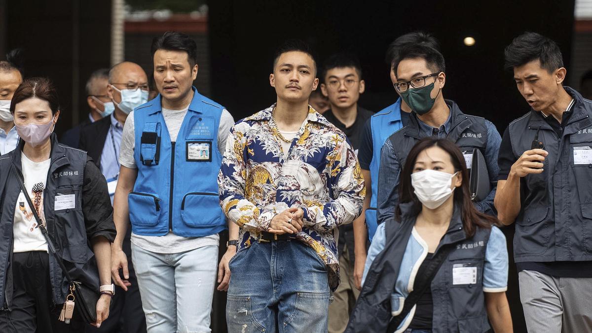 Hong Kong condena a 14 activistas en la mayor campaña judicial contra la oposición política, mientras exconcejales de distrito Lee Ye Shun (foto) y Laurence Lau Wai Chung han sido los dos únicos absueltos