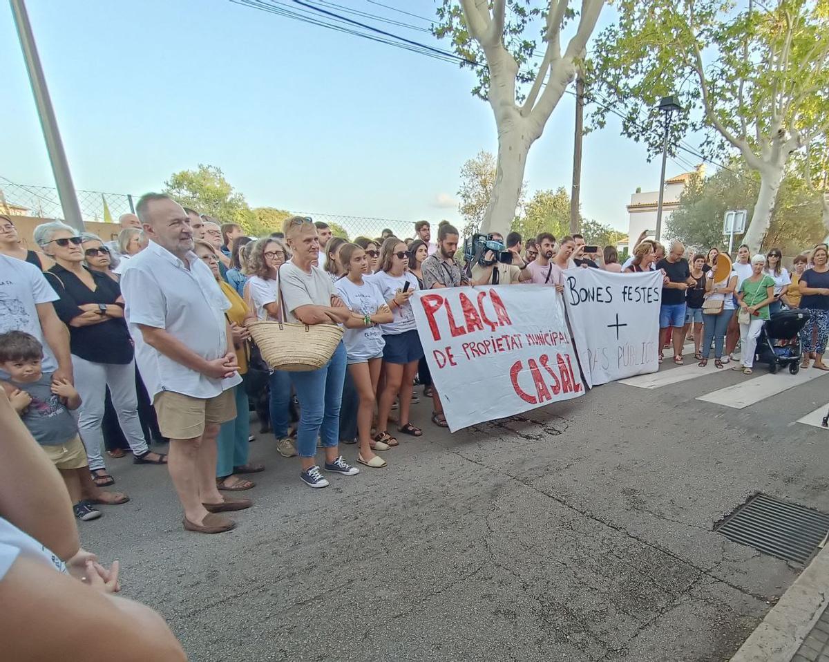 La concentración albergó a unos 200 personas en Son Sardina