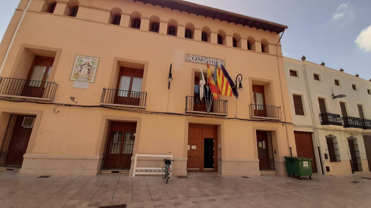 Fachada del ayuntamiento de Canals.