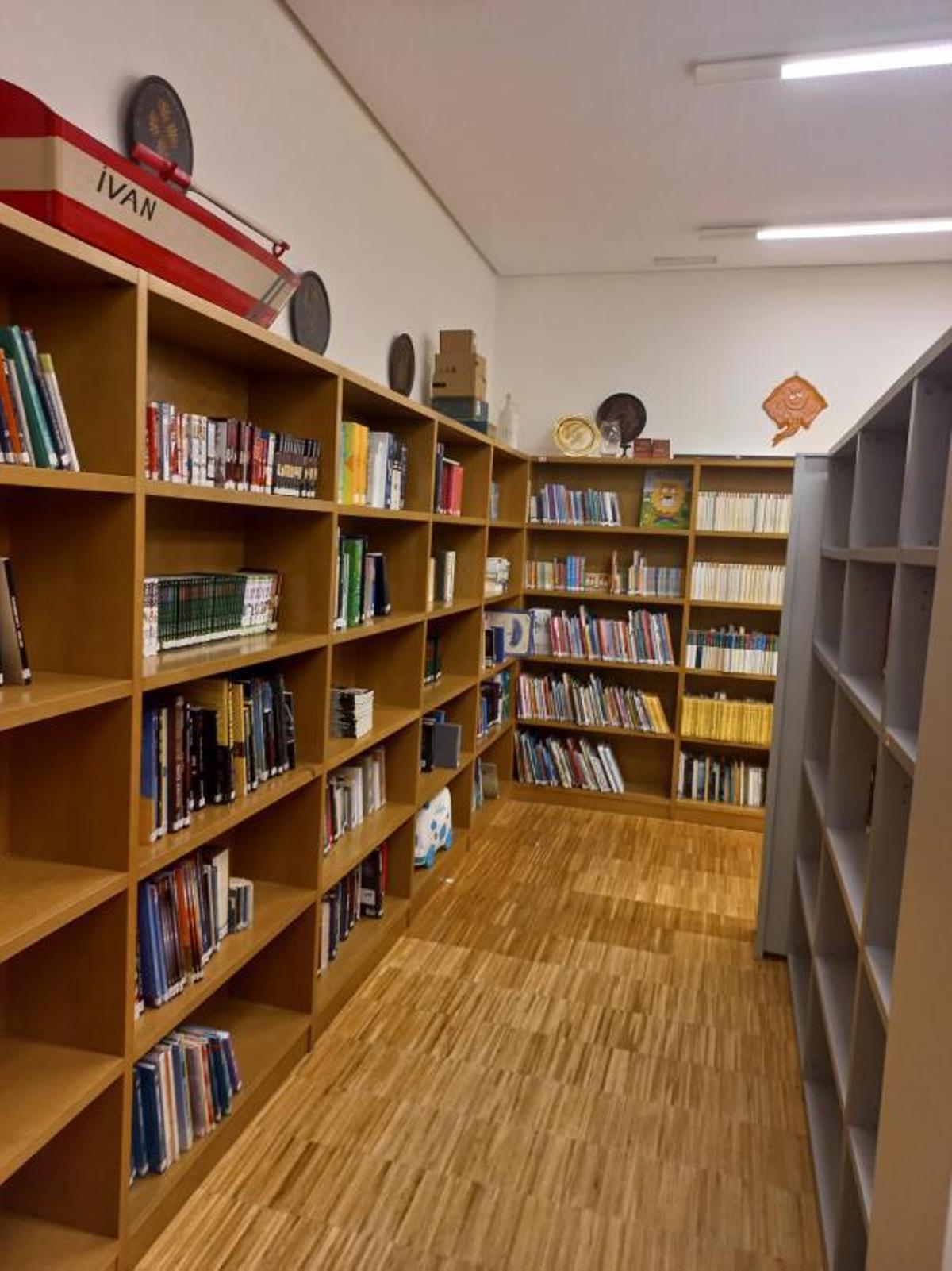 El cierre de la biblioteca para las obras implicó su traslado provisional al Centro Social do Mar. |   // FARO