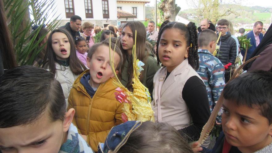 Así fue la multitudinaria procesión del Domingo de Ramos en Cangas de Onís