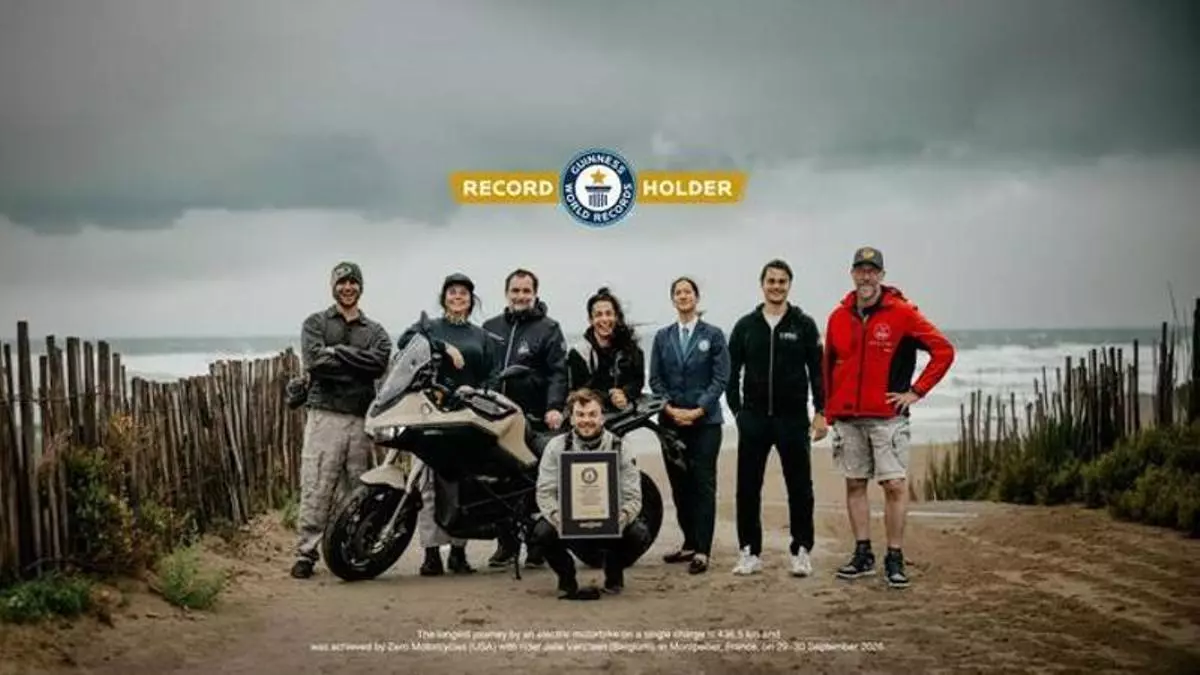 Una moto eléctrica recorre 436,5 kilómetros sin recargar y establece un nuevo récord Guinness