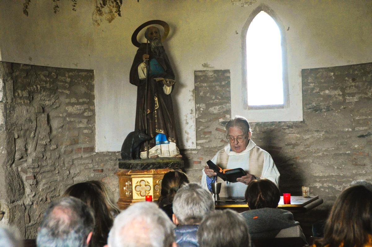 Els pagesos de Castelló celebren la Festa de Sant Antoni dels Cortals amb la mosca darrere l'orella