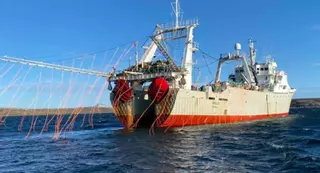 La pesca alimenta de nuevo el naval gallego con tres barcos congeladores para Malvinas