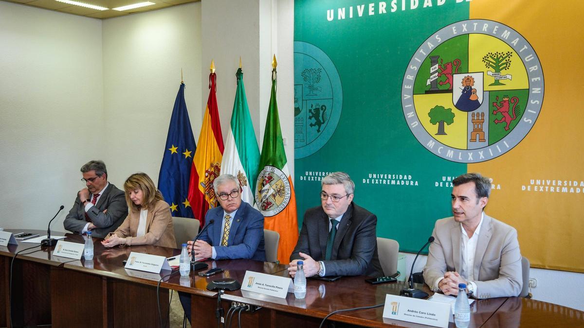 Presentación de la cátedra en el Edificio Rectorado de la Universidad de Extremadura.