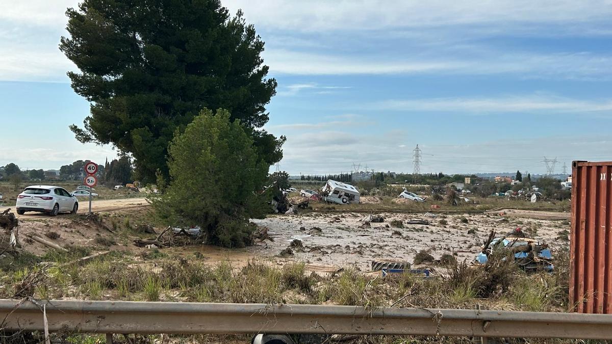 Vehículos arrastrados por la dana en las inmediaciones de la Curra