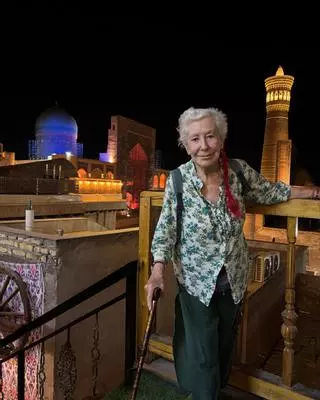 Tiene 90 años, se jubiló y ha visitado más de 80 países viajando sola por el mundo: "Tengo una buena pensión, pero en India vivo con 6 euros al día”