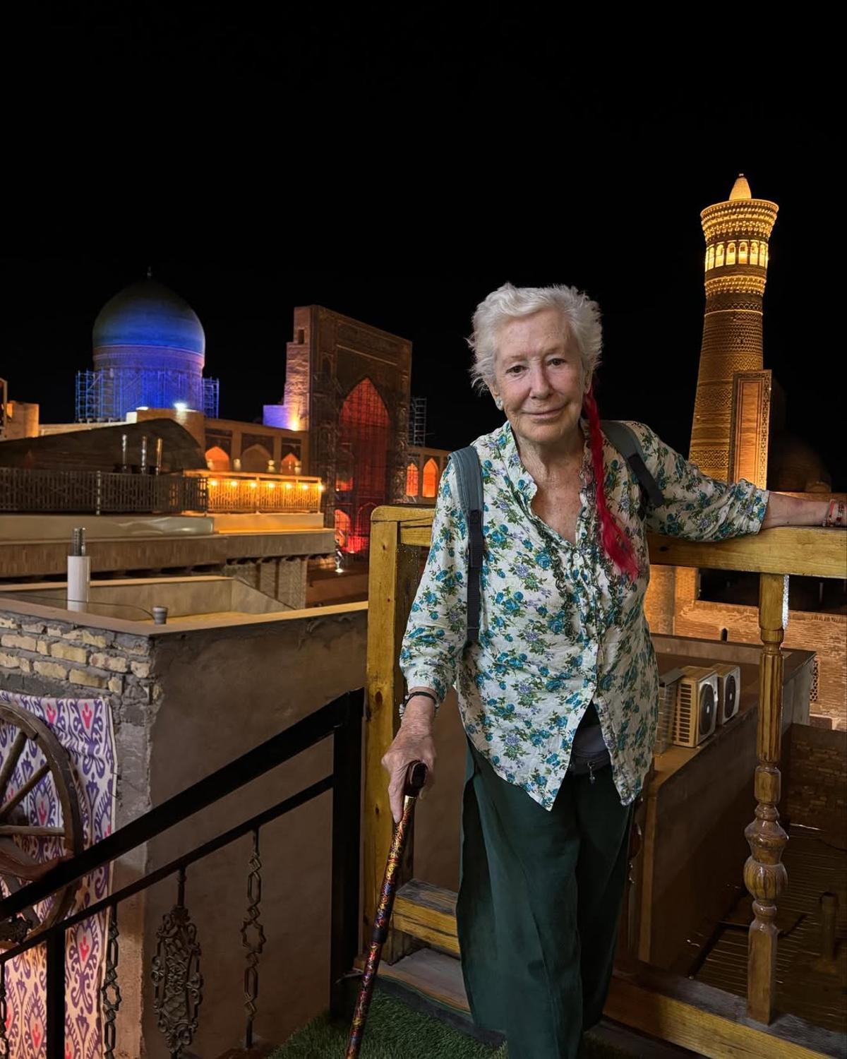 Kandy, la abuelita mochilera de 90 años, el año pasado en Uzbekistán