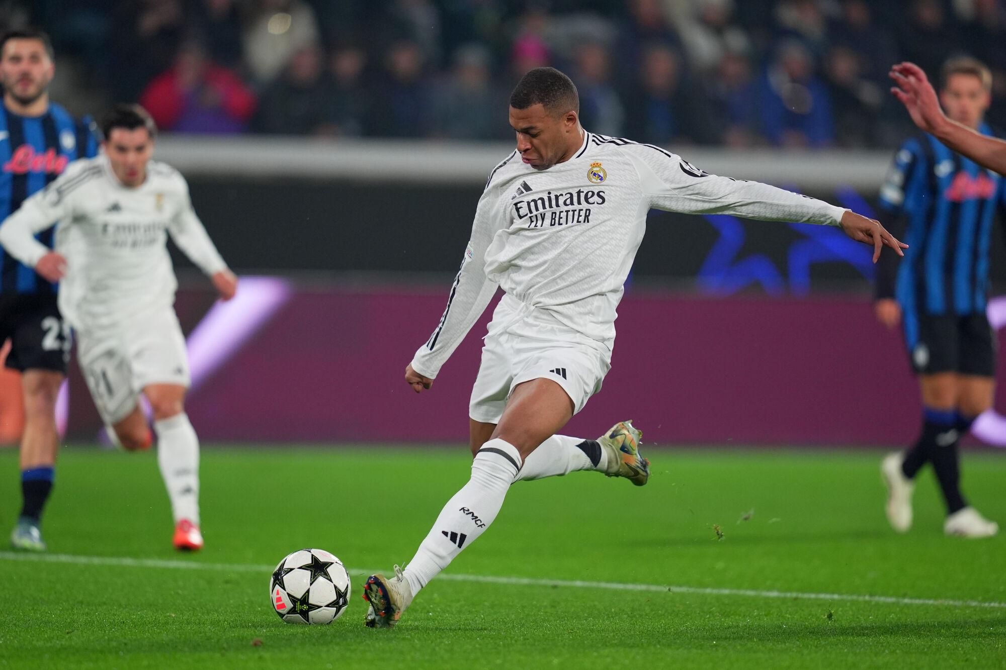 10 December 2024, Italy, Bergamo: Real Madrid's Kylian Mbappe scores his side's first goal during the UEFA Champions League soccer match between Atalanta BC and Real Madrid at Gewiss Stadium. Photo: Spada/LaPresse via ZUMA Press/dpa Spada/LaPresse via ZUMA Press/dp / DPA 10/12/2024 ONLY FOR USE IN SPAIN. Spada/LaPresse via ZUMA Press/dp / DPA;Sports;soccer;football;sports;UEFA Champions League - Atalanta BC vs Real Madrid;