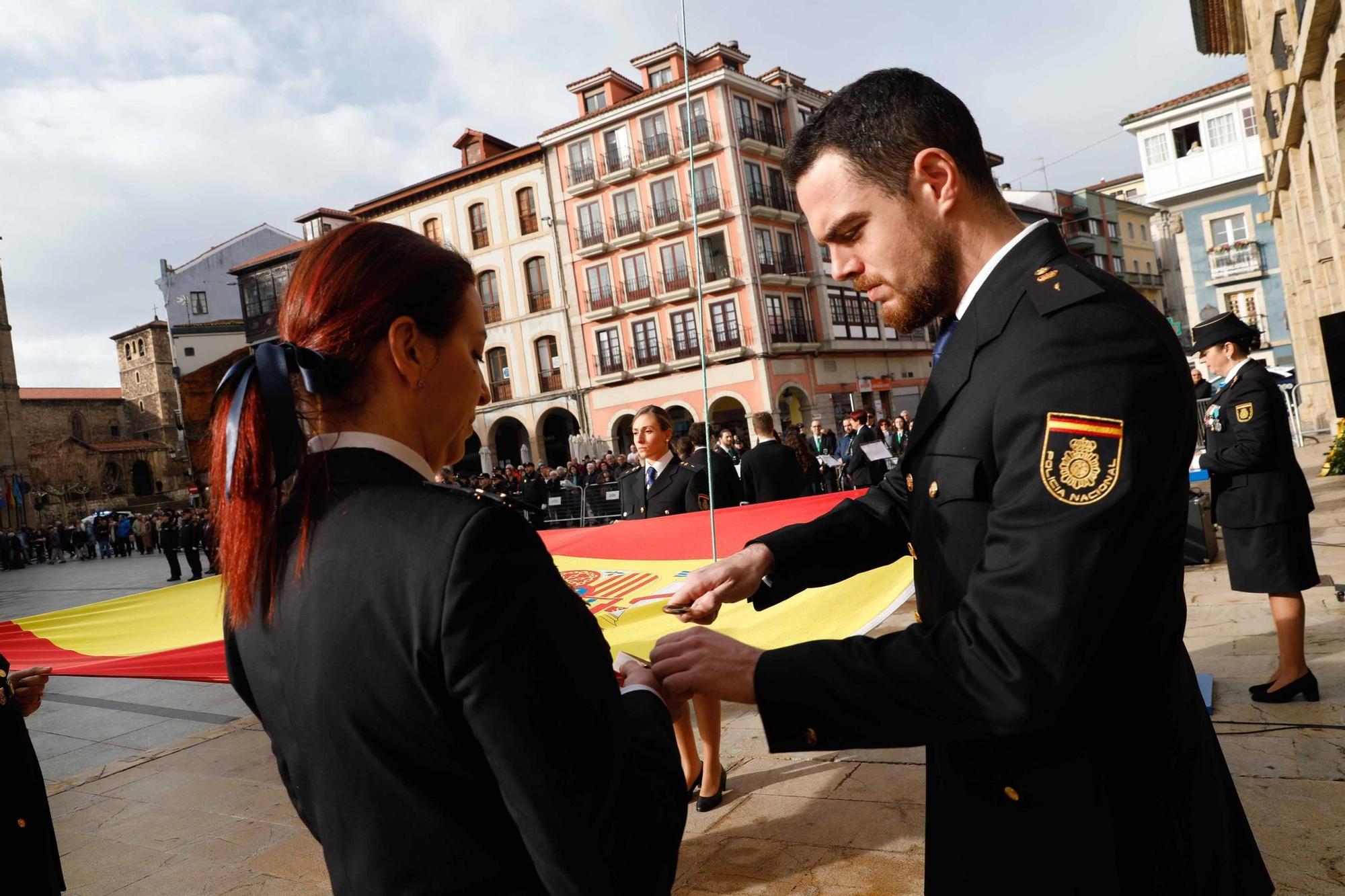 EN IMÁGENES: La Policía Nacional celebra su 200 aniversario en la Plaza de España de Avilés