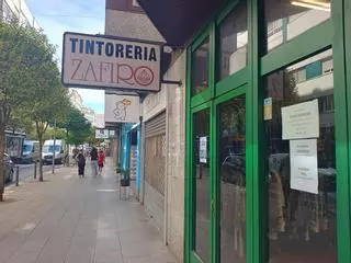 Adiós a la joya de las tintorerías de Santiago: cierra sus puertas tras casi 50 años en el Ensanche