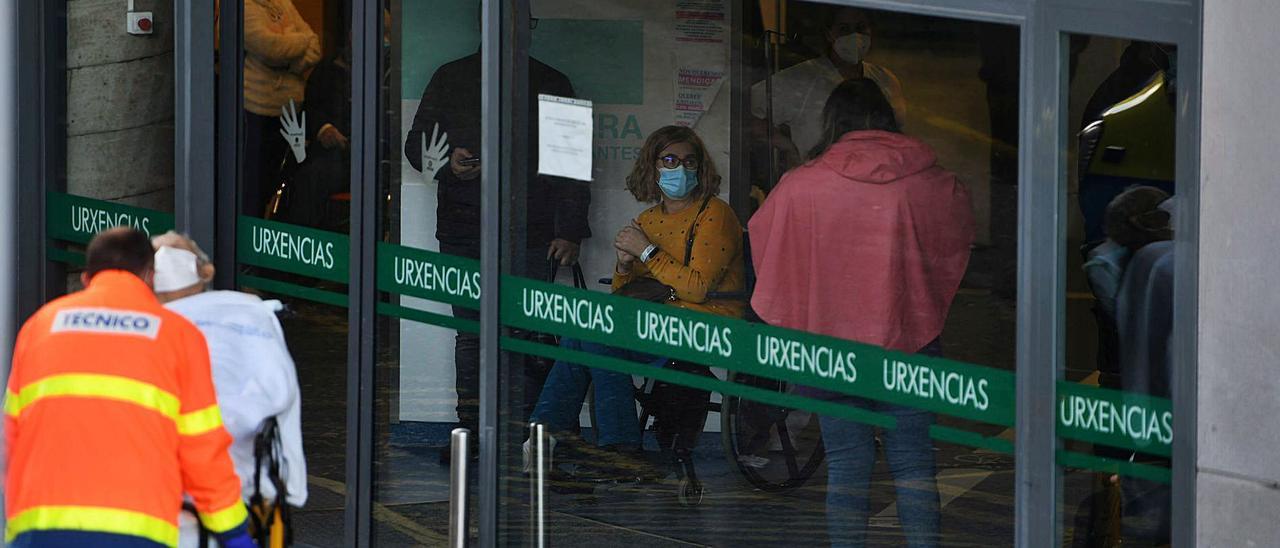 Entrada al servicio de Urgencias del Hospital Montecelo. |   // GUSTAVO SANTOS