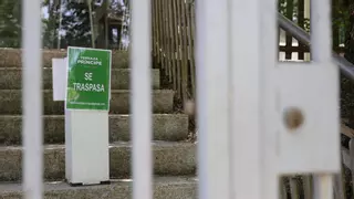 La terraza del Parque del Príncipe de Cáceres cierra por falta de camareros