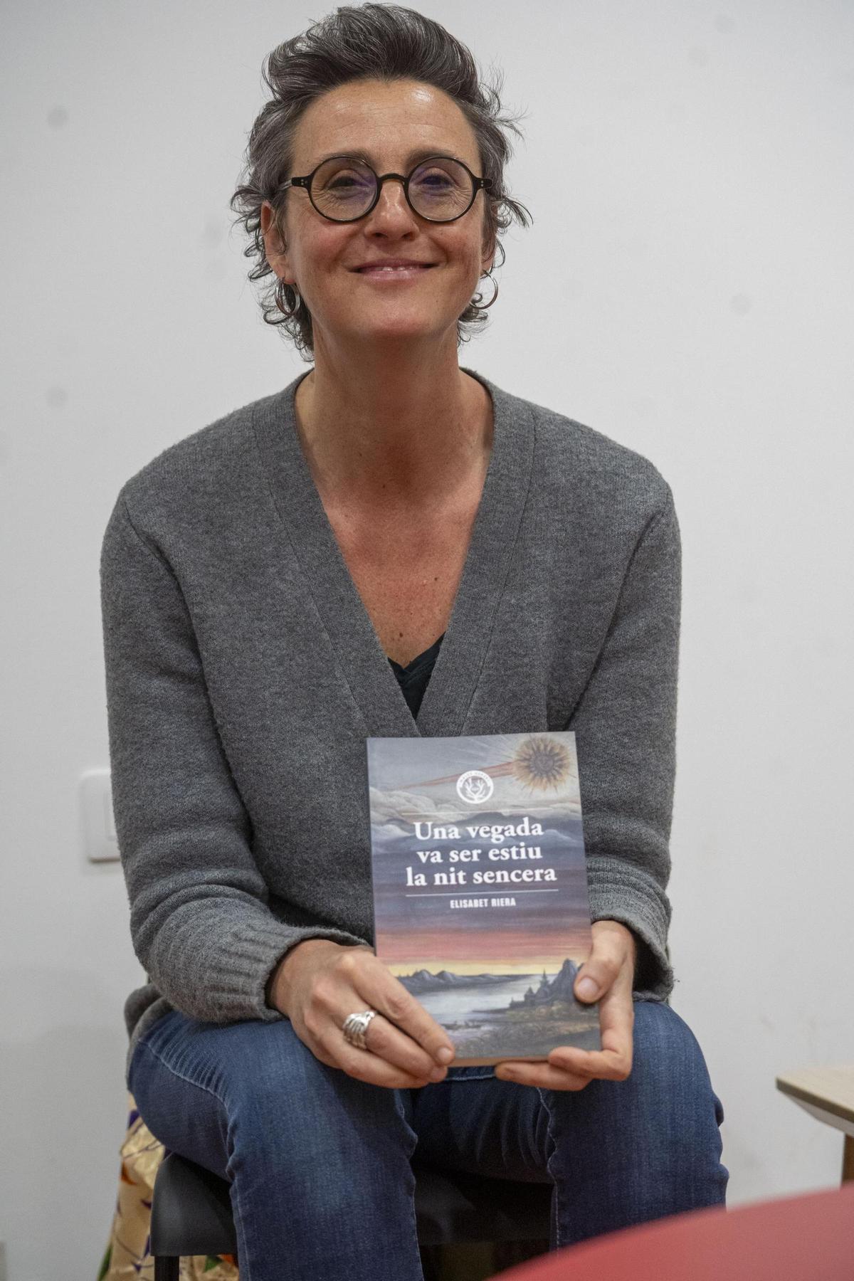 Elisabet Riera, amb la novel·la &quot;Una vegada va ser estiu la nit sencera&quot;