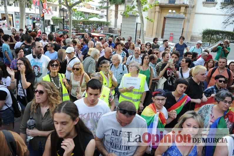 Concentración LGTBI en protesta por la manifestación neonazi del sábado