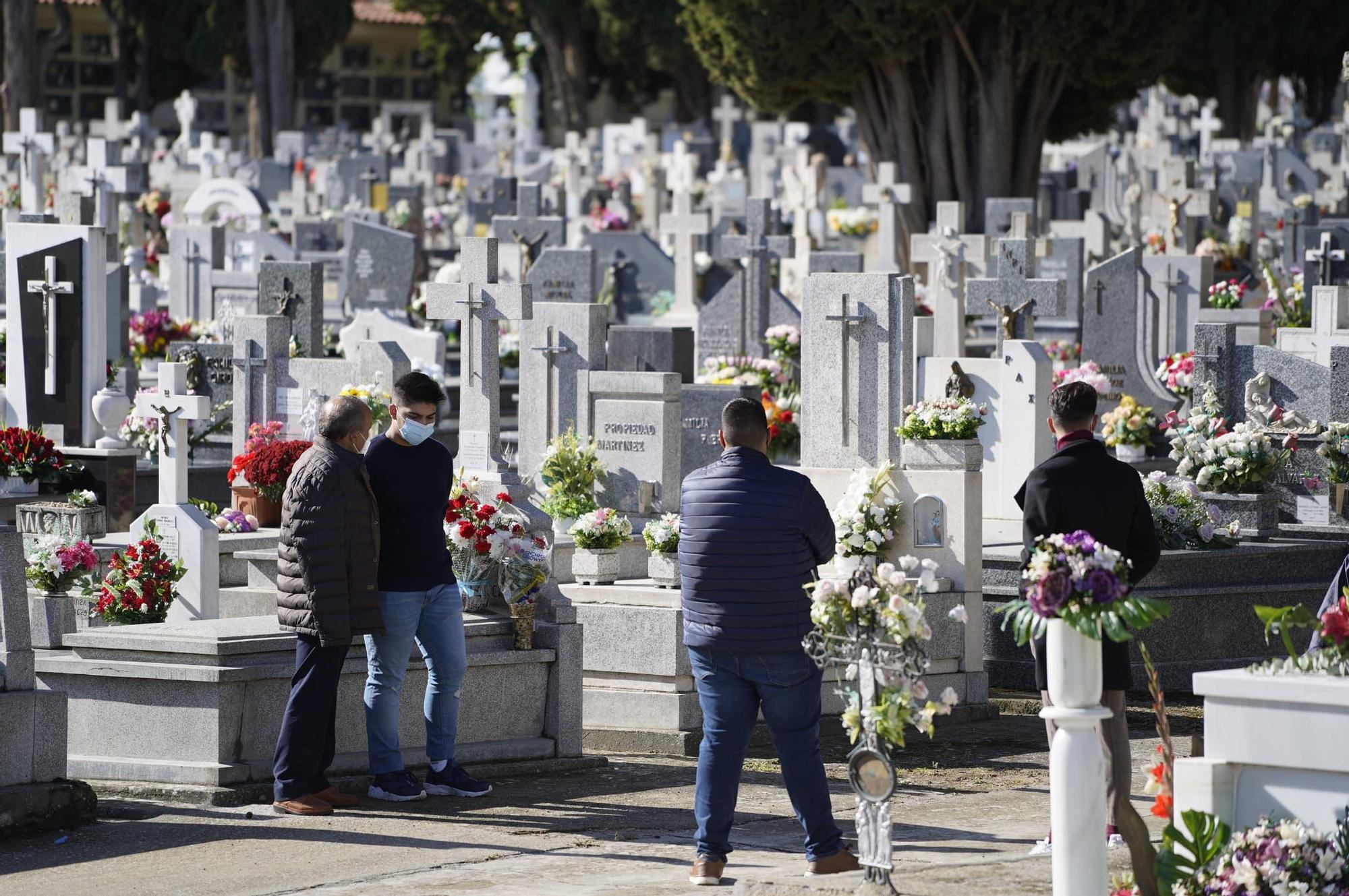 GALERÍA | Las imágenes del Día de Todos los Santos en el cementerio San Atilano de Zamora