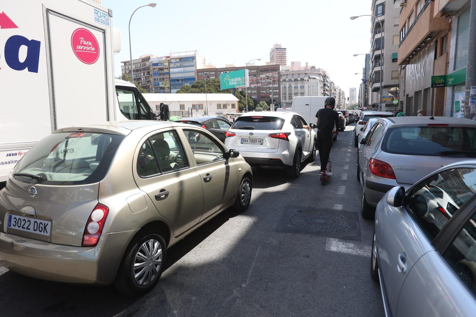 Continúa el colapso en Alicante: interminables atascos en las principales calles de la ciudad