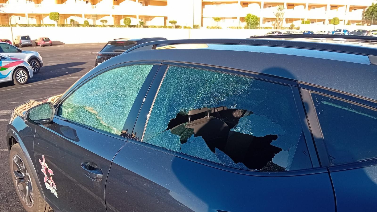 Coches de CICAR vandalizados en Costa Adeje