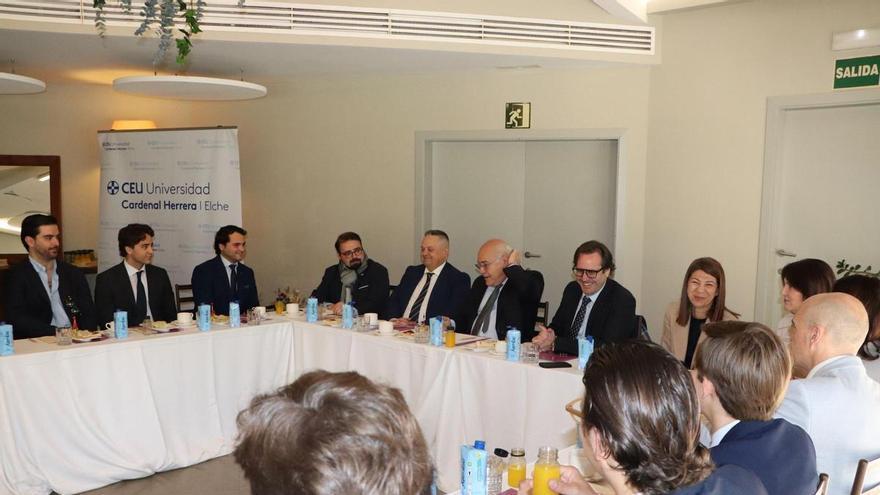 El CEU de Elche acompaña a los estudiantes que quieren ir un paso más allá