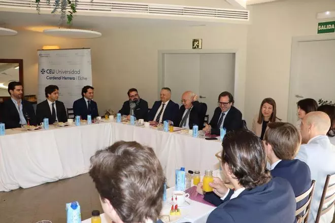 El CEU de Elche acompaña a los estudiantes que quieren ir un paso más allá