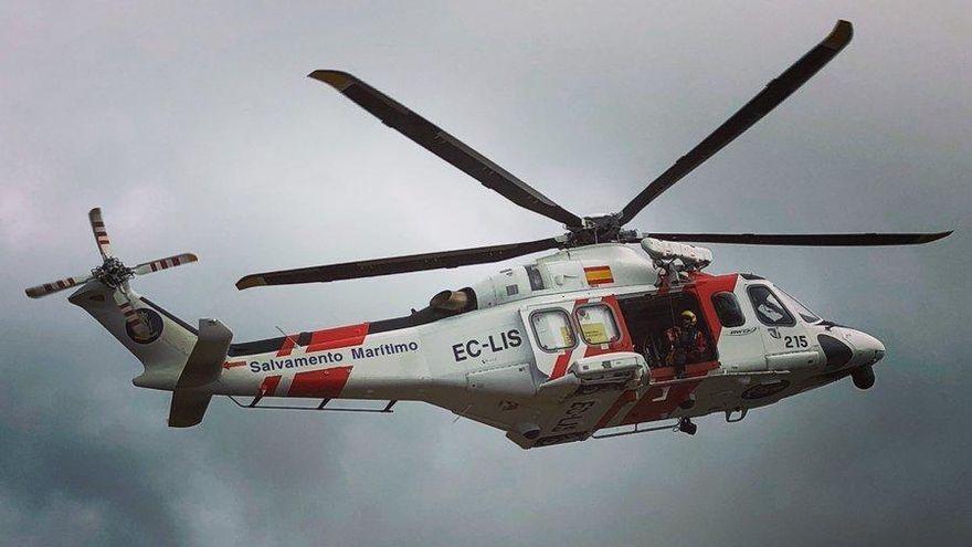 Ein Rettungshubschrauber brachte den Mann ins Krankenhaus.