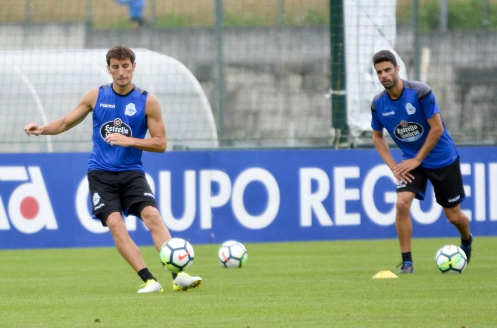 Sesión de entrenamiento previa al primer encuentro de pretemporada, ante el Racing Villalbés