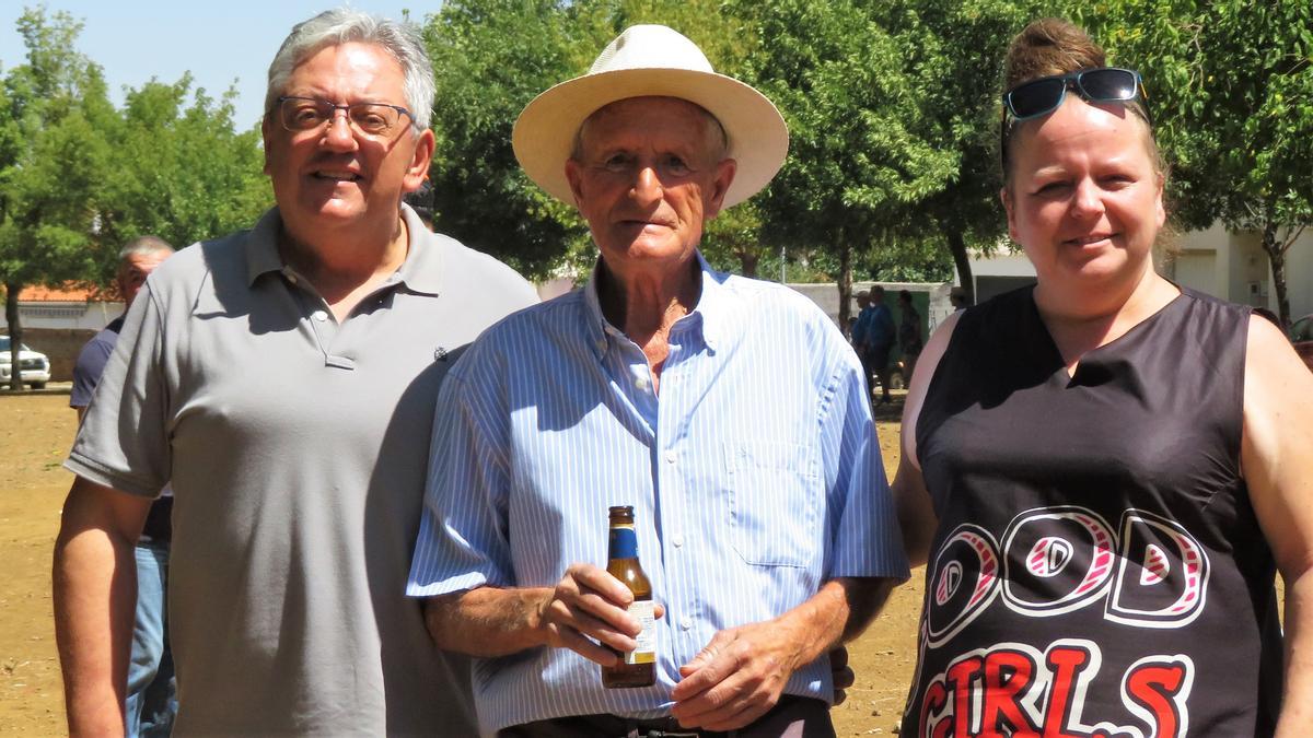 Antonio Garrote, Rufino Garrote y Ana Torres en la convivencia mojonera de Monesterio