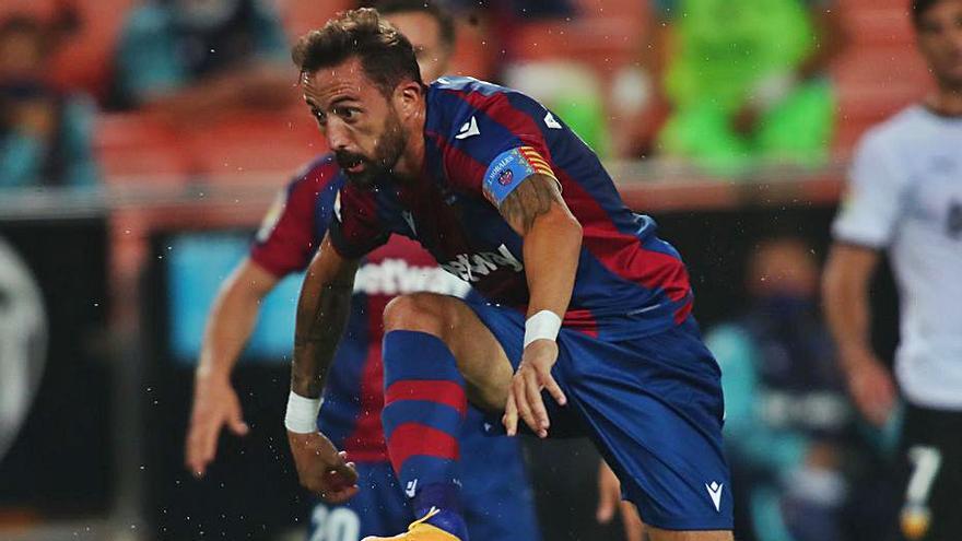 Morales, en el derbi contra el Valencia. | LEVANTE-EMV