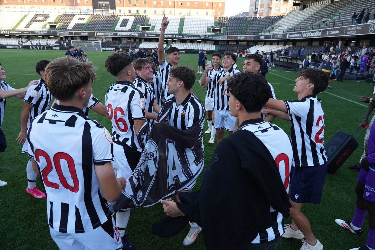 ¡Las mejores imágenes de la celebración del ascenso a Segunda Federación del Castellón B!