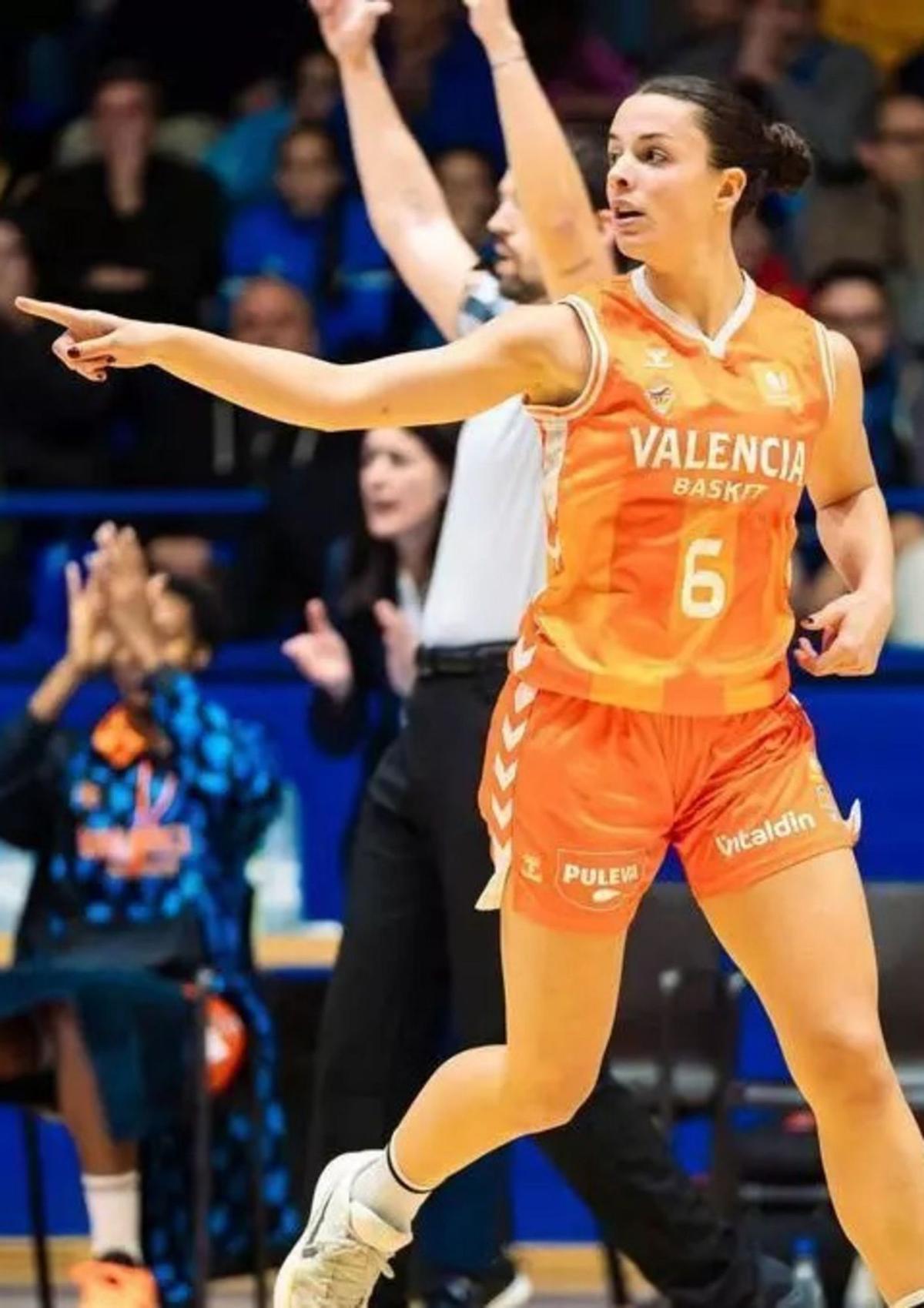 Elena Buenavida, de las mejores del partido con 12 puntos, 6 rebotes y 17 de valoración ante el Estudiantes. | MOVISTAR ESTUDIANTES