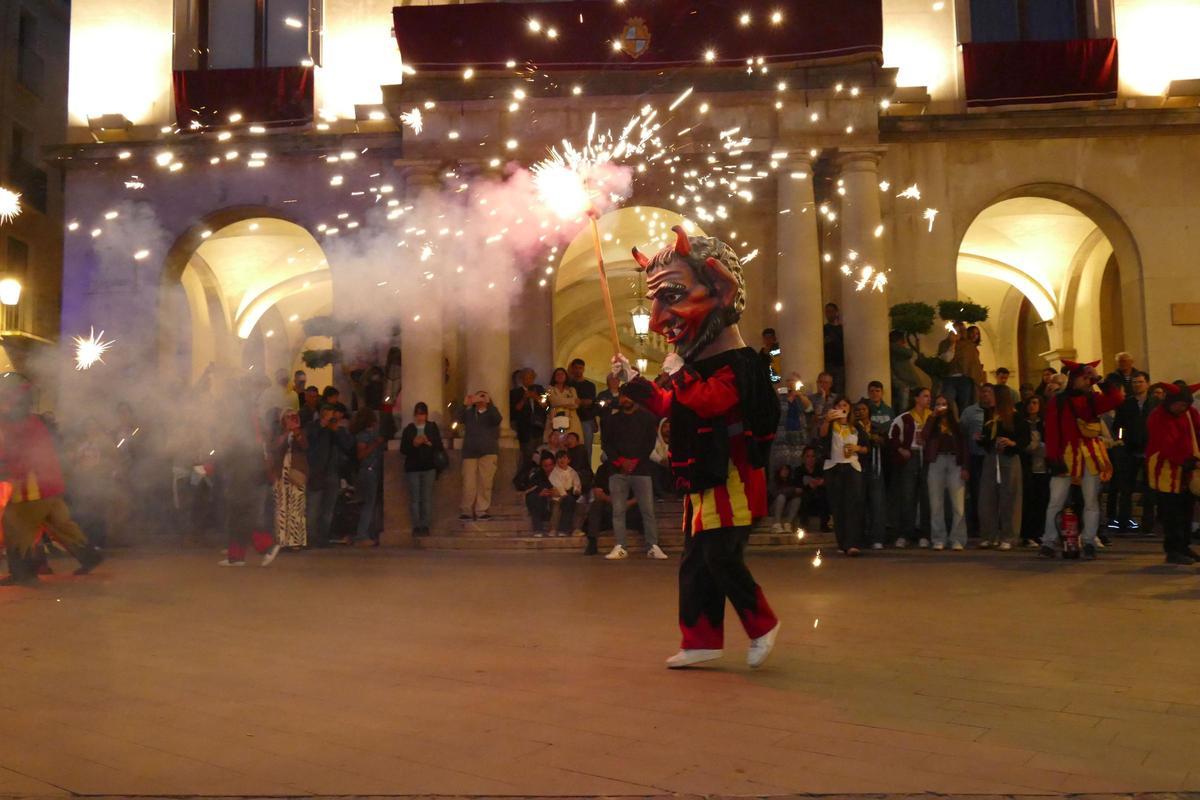 EN IMATGES | L'Entxipa't i la Diabòlica encenen la primera jornada de les Fires i Festes de la Santa Creu