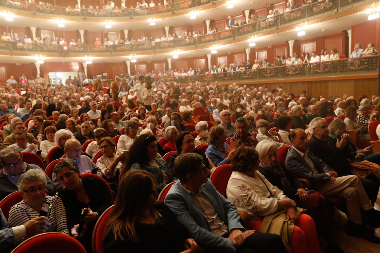 Pasión Vega emociona al Gran Teatro con 'Lorca Sonoro'