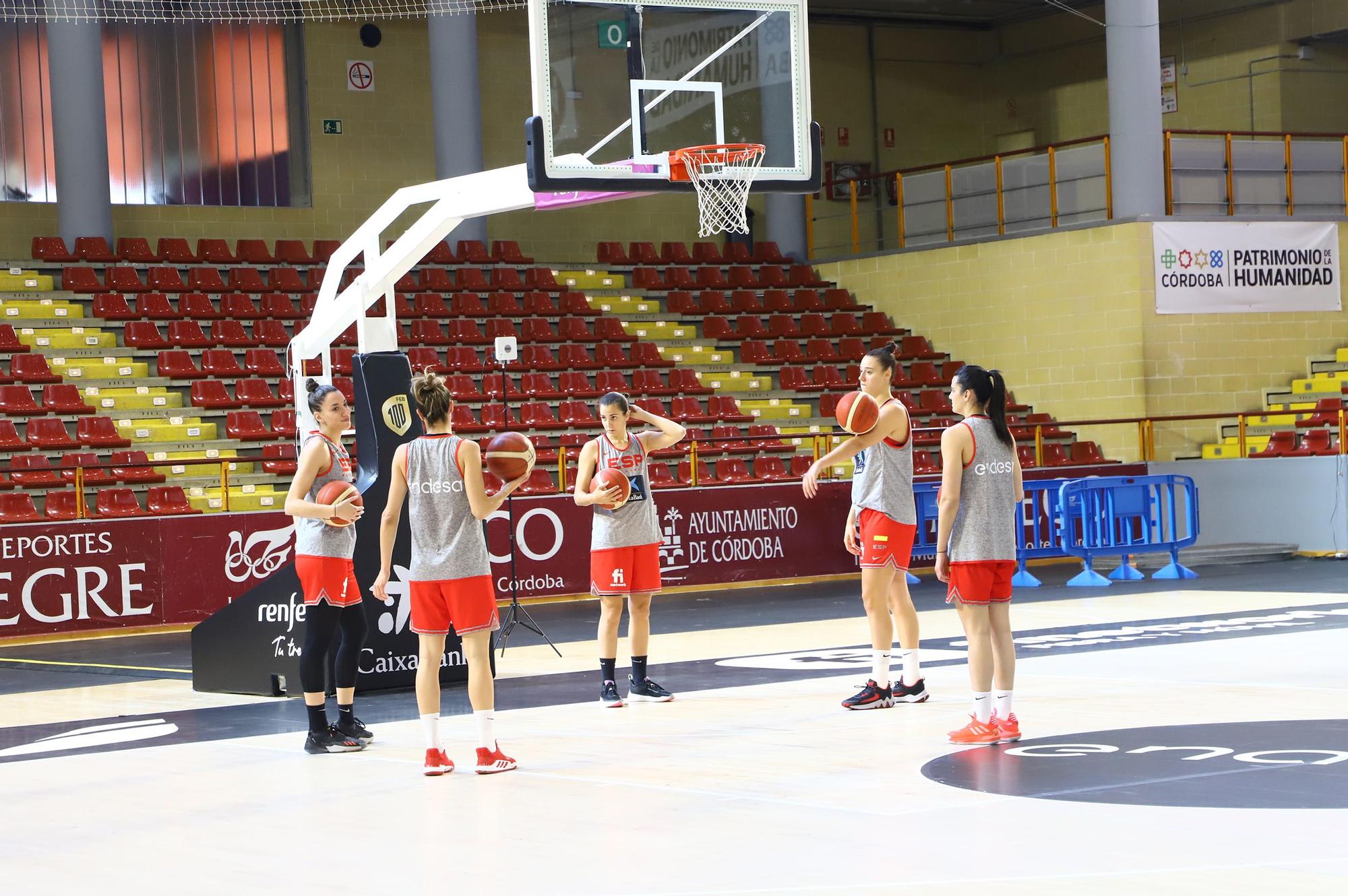 La selección española de baloncesto femenino en Córdoba