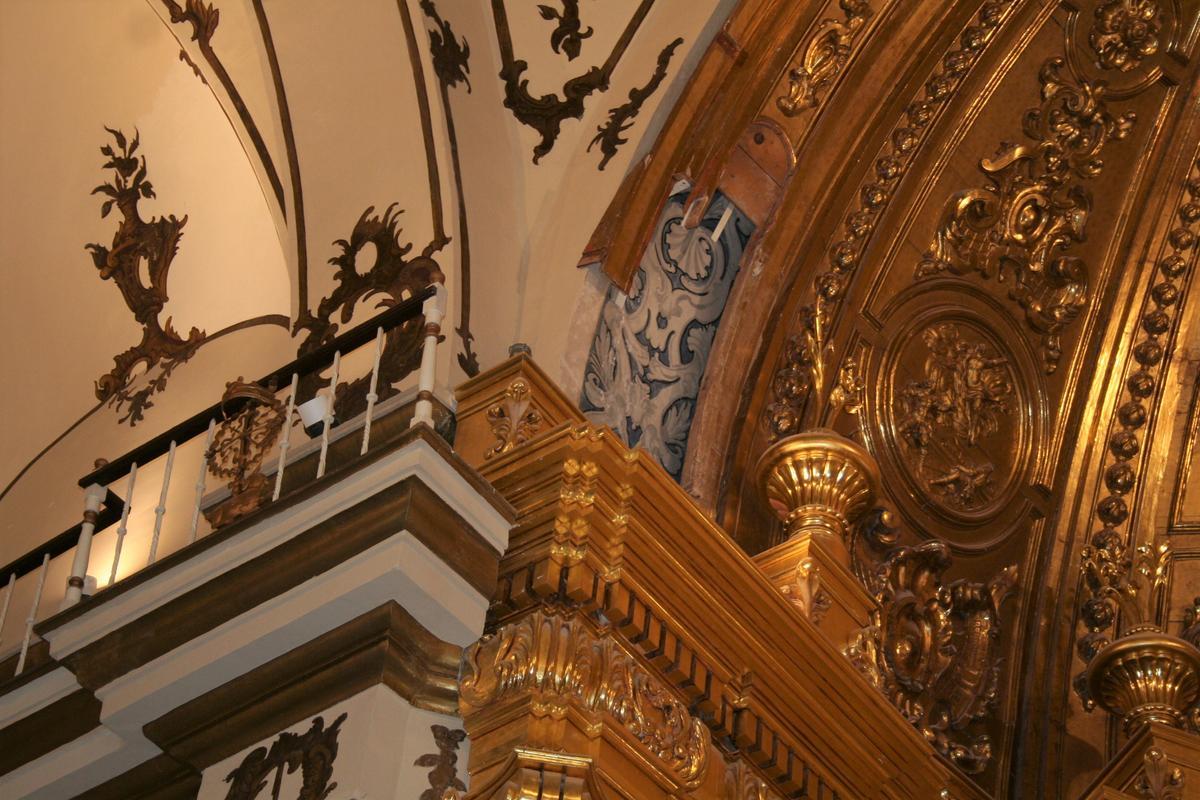 Detalle de las faltas del cascarón de la bóveda del retablo mayor que se reintegrarán.