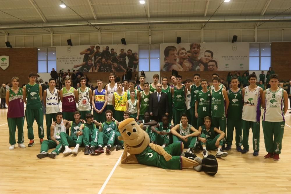 El Unicaja presenta la profunda remodelación de sus instalaciones, justo en la efeméride de su adquisición: el 18 de diciembre de 1985, la Sociedad Deportiva Caja de Ronda  adquirió los terrenos al Ay