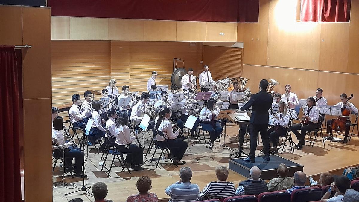 La banda de Música de Chapela durante un concierto en A Xunqueira.