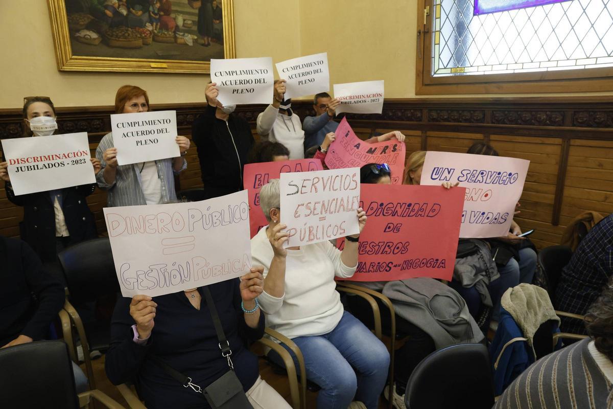 El Pleno municipal de abril en Gijon, en imágenes
