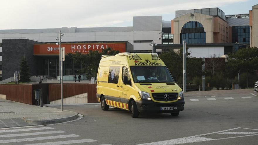 Una ambulància a l&#039;Hospital Sant Joan de Déu de Manresa