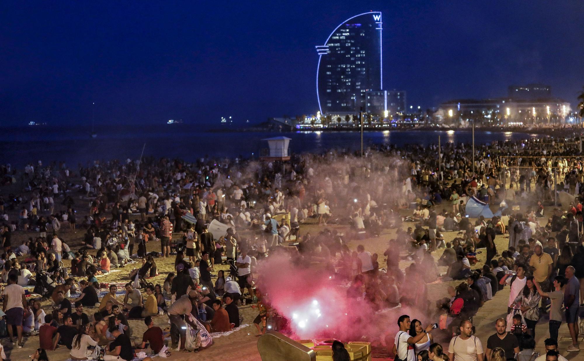 BARCELONA 23.06.2019 NOCHE DE SANT JOAN EN LA PLAYA DE A BARCELONETA. FOTO LAURA GUERERRO