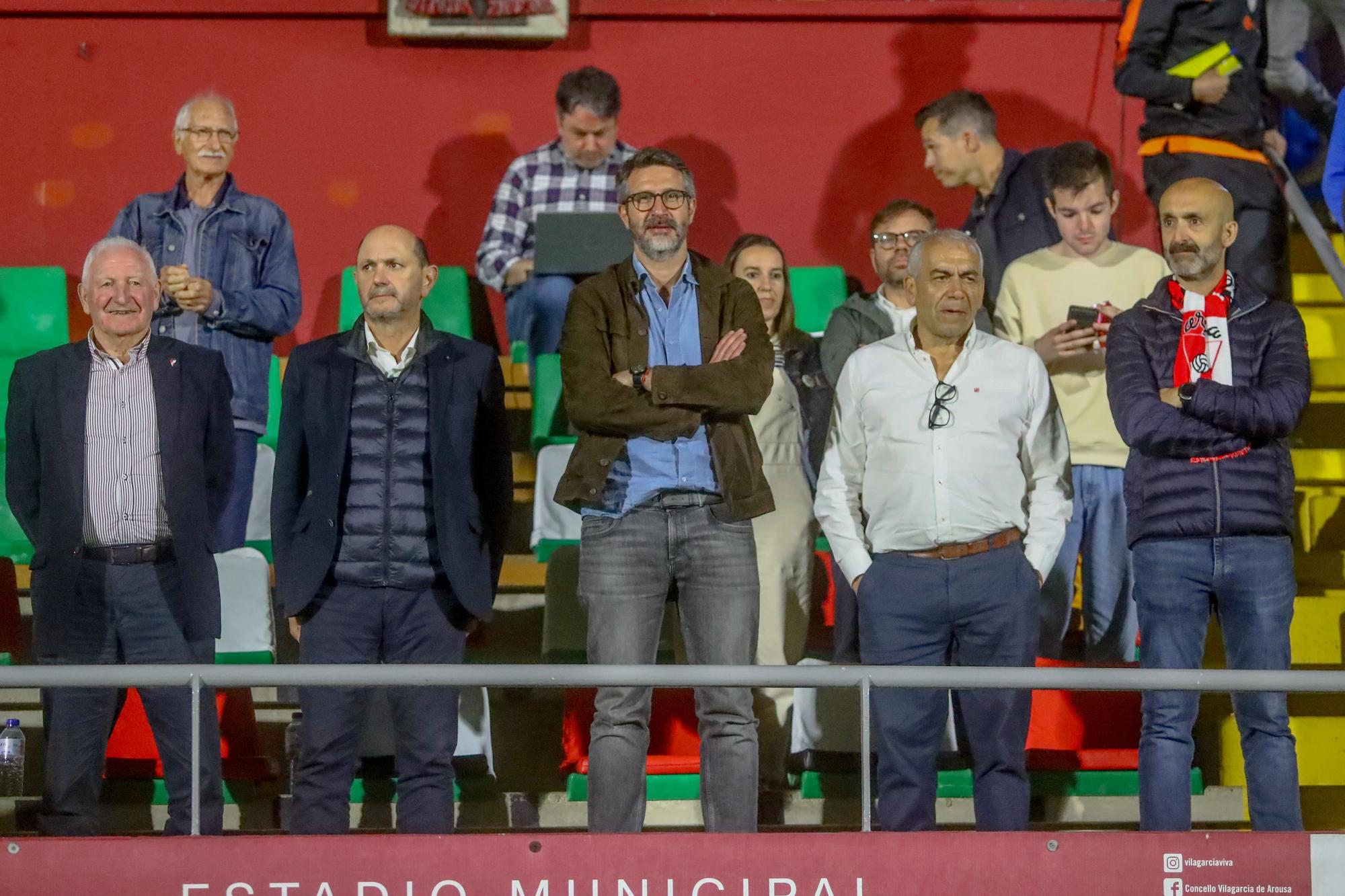 A Lomba vive una fiesta del fútbol con final feliz para el Arosa ante la UD Ourense (3-0)