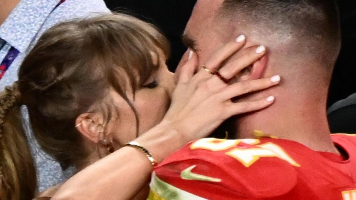 Taylor Swift y Travis Kalce, en la final de la Super Bowl: el momento besazo que estábamos esperando
