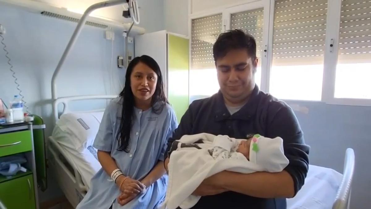 Vídeo: "Es nuestro regalo para el 2026", dicen los padres de Eleanor Sofía, primera bebé del año