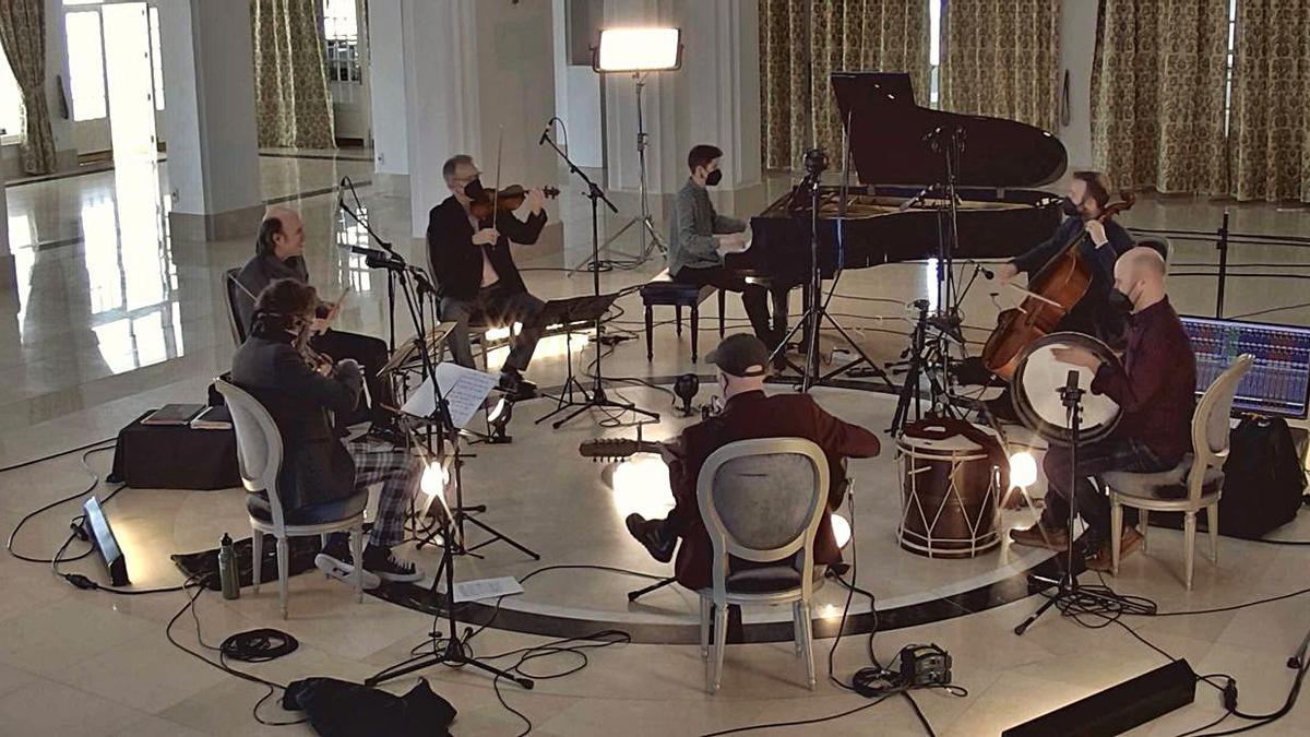 Grabación de uno de los temas de “Celtic Beethoven” en el Gran Hotel de A Toxa con Abeledo al cello. |