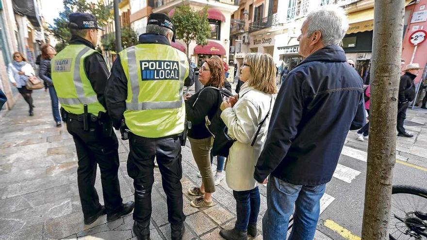 Policías para todo en el centro turístico de Palma