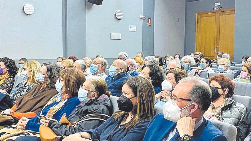 La sala Ramón Llull se la biblioteca municipal de El Campello acogió la presentación del libro del escritor nicaragüense. | INFORMACIÓN