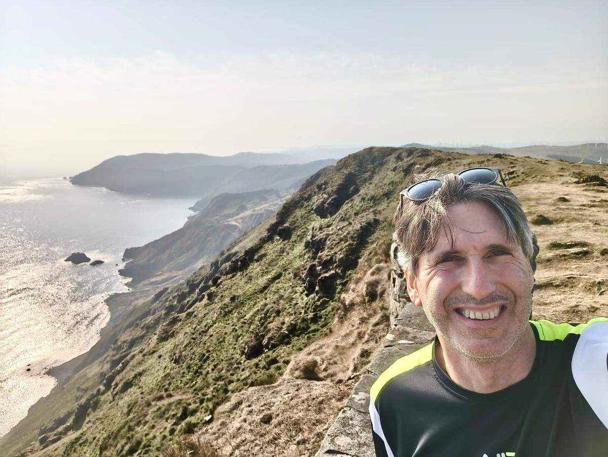 Carlos Martínez, alcalde de Vedra, aprovechará las vacaciones para hacer senderismo, una de sus grandes aficiones.